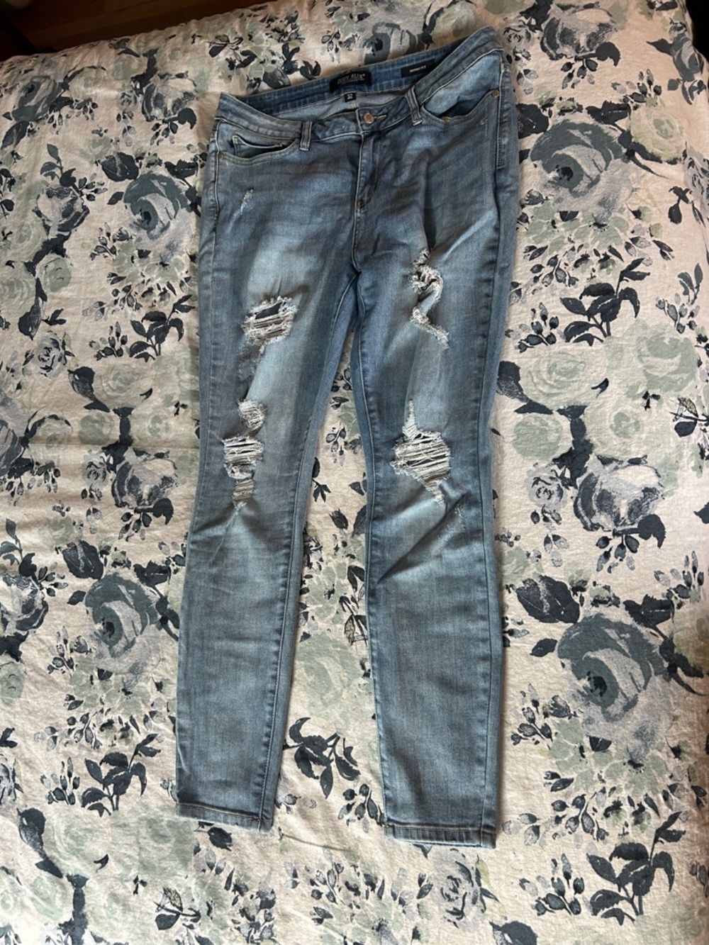 Judy Blue Light Blue Distressed Skinny Jeans